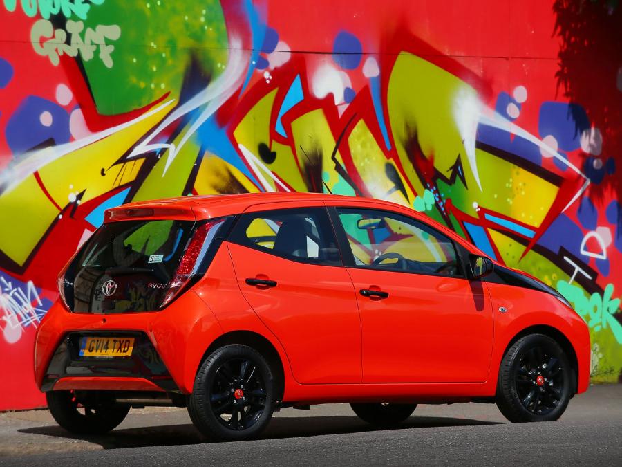  Toyota Aygo x-cite 5-Door 2014 года  (UK) (фото 6 из 18)